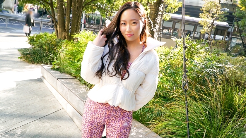 SIRO-5266 Even if she tries to act cool, her lower body is on the verge of boiling! Sweaty sex with a female moaning with every thrust. Once you put in the exquisite vaginal pressure trained by dancing, there's no going back... [First shoot] Applying