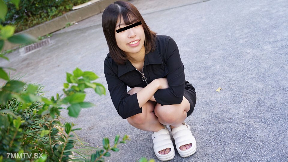 062224_01 Let the toy cat sit on the cat's