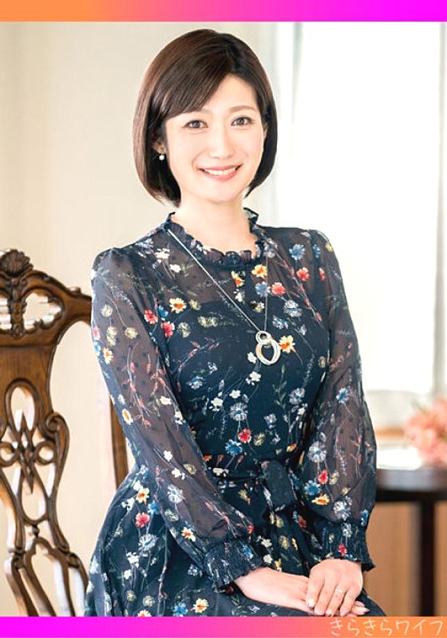 TYVM-268 A hedonistic wife in her 40s bites into another man's cock with naked desire!